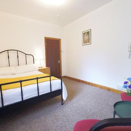 Carnation Flat A In Wembley Apartment Лондон Екстериор снимка