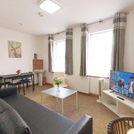 Carnation Flat A In Wembley Apartment Лондон Екстериор снимка