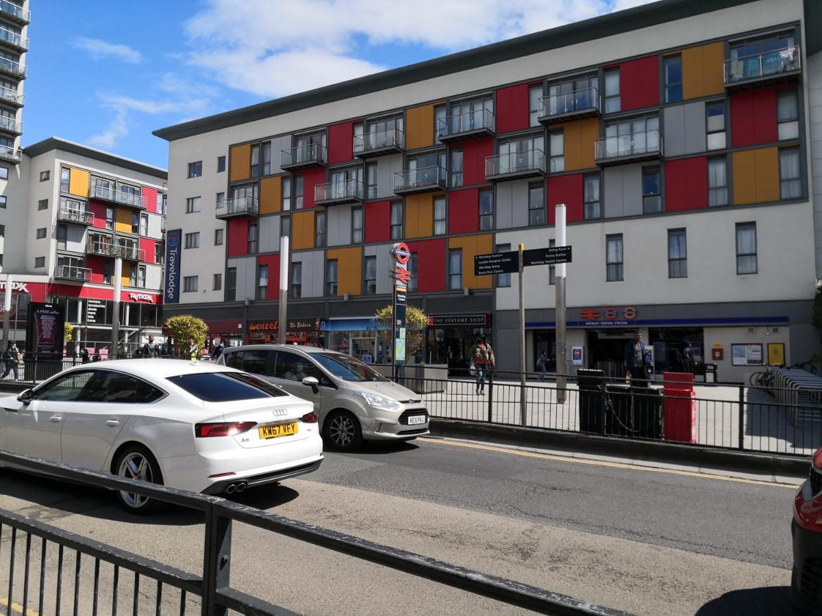 Carnation Flat A In Wembley Apartment Лондон Екстериор снимка
