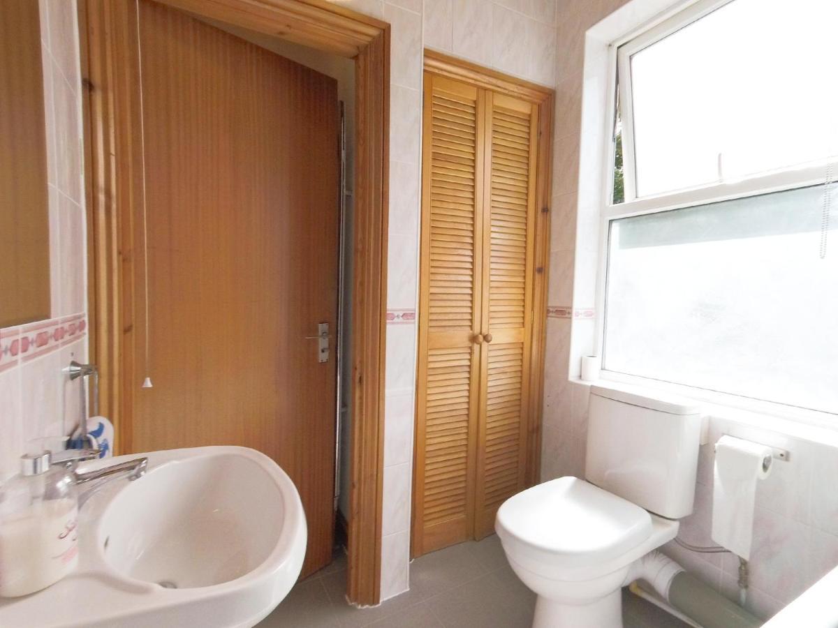 Carnation Flat A In Wembley Apartment Лондон Екстериор снимка