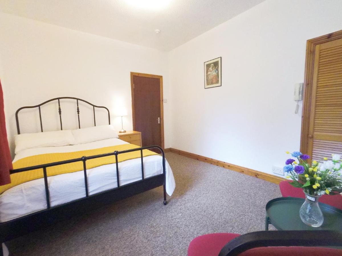 Carnation Flat A In Wembley Apartment Лондон Екстериор снимка