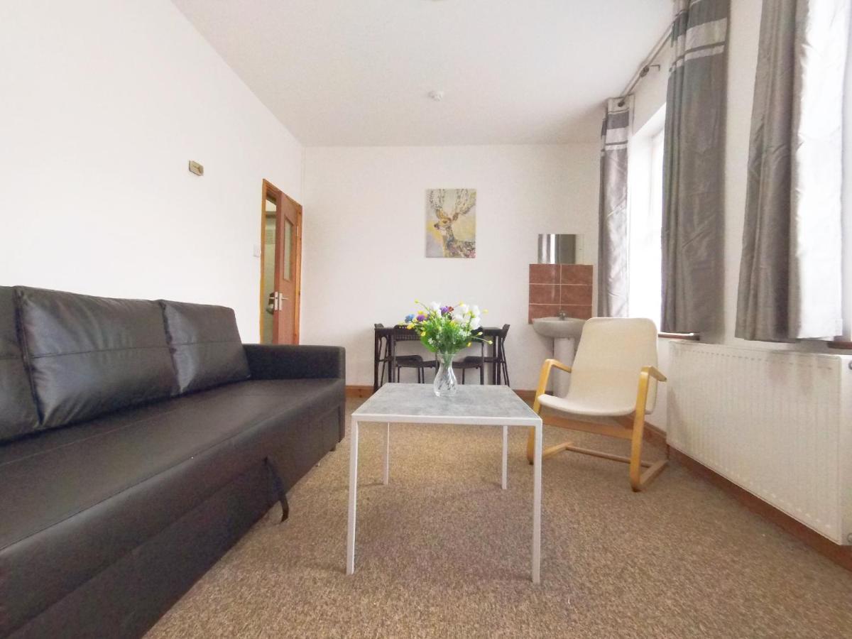 Carnation Flat A In Wembley Apartment Лондон Екстериор снимка