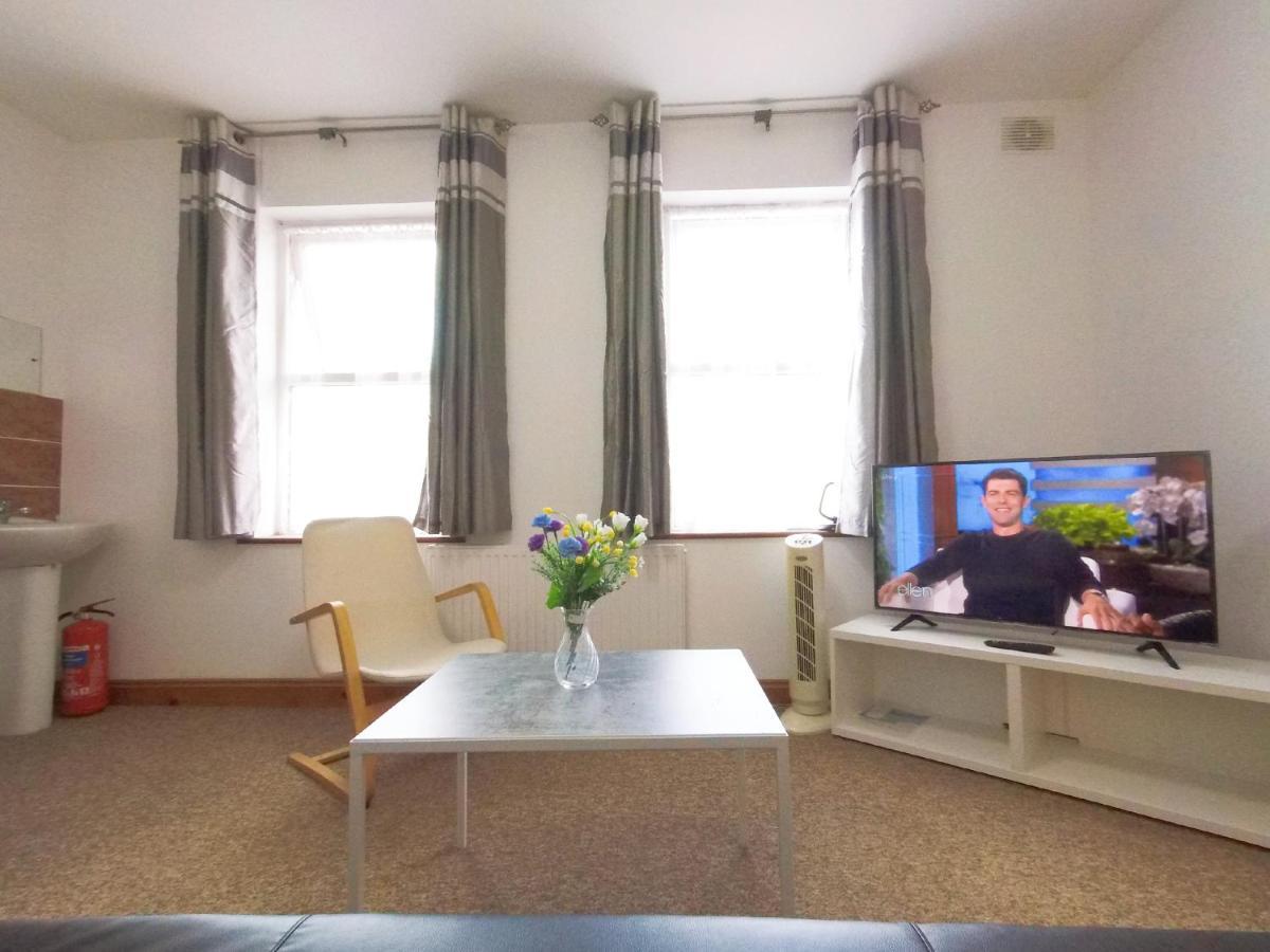 Carnation Flat A In Wembley Apartment Лондон Екстериор снимка