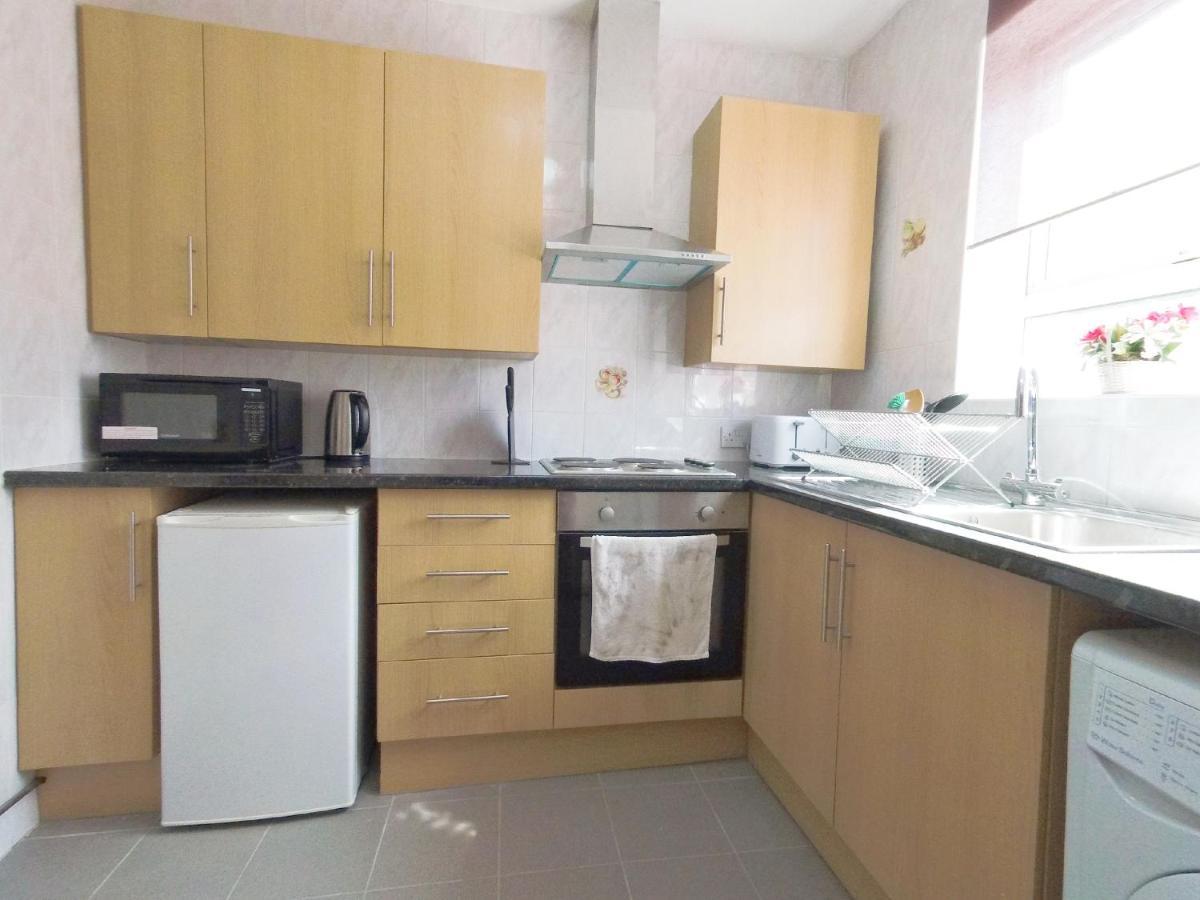 Carnation Flat A In Wembley Apartment Лондон Екстериор снимка